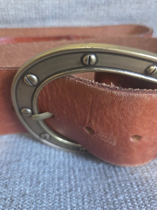 Newport News Vintage Leather Belt With Horseshoe Buckle Size L Camel. EUC.